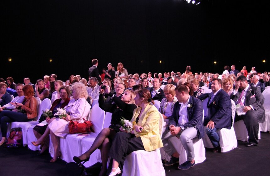 Оркестр под руководством Спивакова исполнил музыку Чарли Чаплина 11 фото