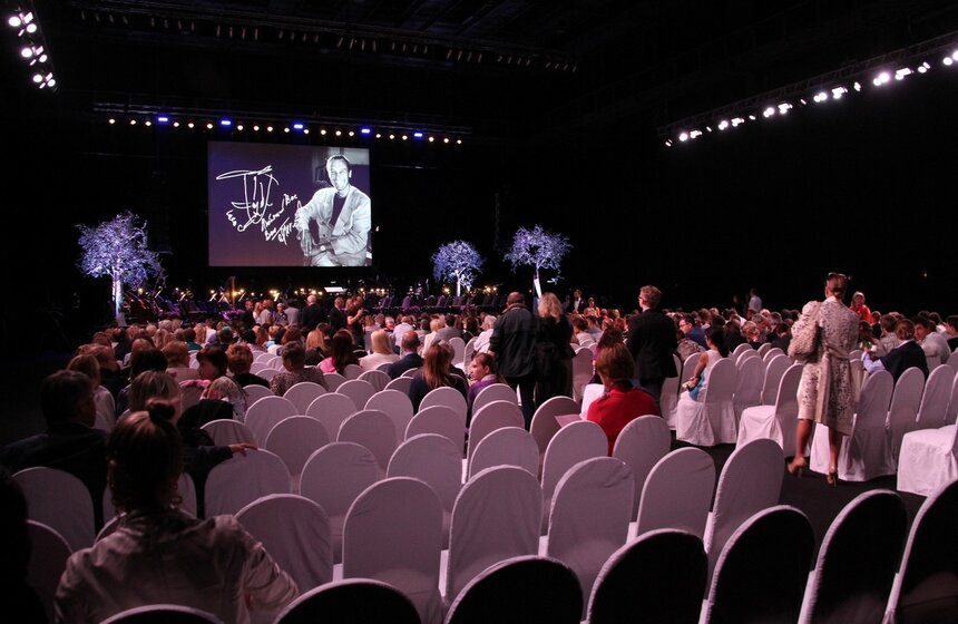 Оркестр под руководством Спивакова исполнил музыку Чарли Чаплина 10 фото