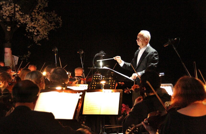 Оркестр под руководством Спивакова исполнил музыку Чарли Чаплина 16 фото