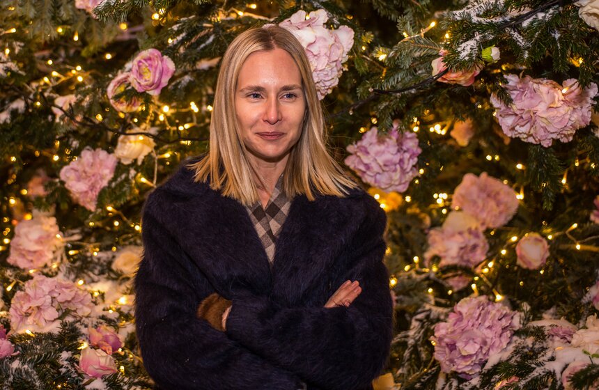 Презентация рождественских елок в дизайнерских нарядах 13 фото