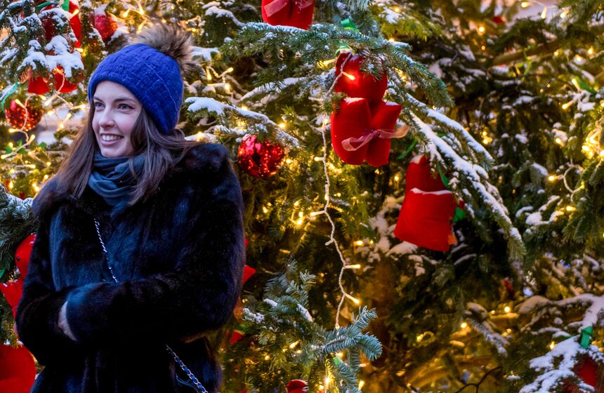 Презентация рождественских елок в дизайнерских нарядах 6 фото