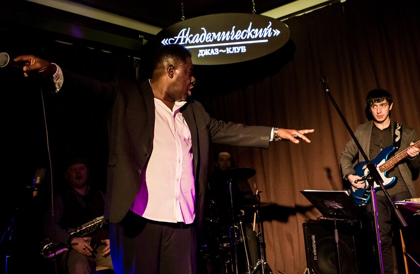 Тепло Ямайки в столице: концерт соул-певца Роя Янга 15 фото