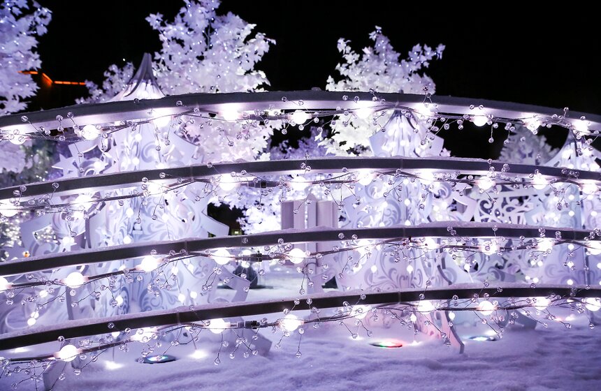 Световая инсталляция "Музыкальный лес" на Пушкинской площади 6 фото