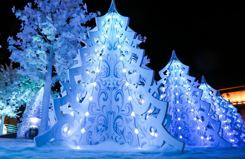 Световая инсталляция "Музыкальный лес" на Пушкинской площади 5 фото