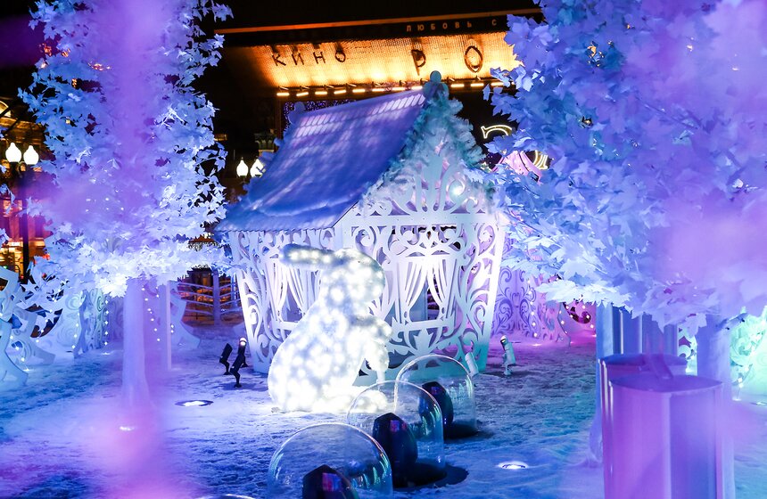 Световая инсталляция "Музыкальный лес" на Пушкинской площади 11 фото