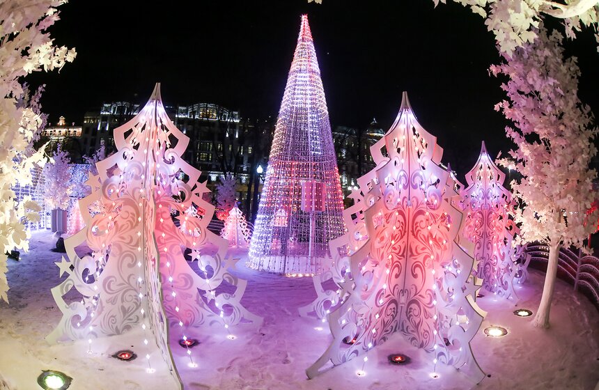 Световая инсталляция "Музыкальный лес" на Пушкинской площади 21 фото