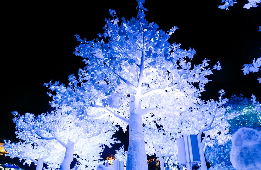 Световая инсталляция "Музыкальный лес" на Пушкинской площади 19 фото