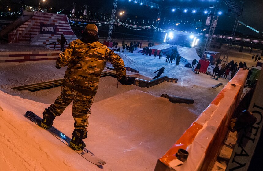 Сноубордический парк CITY SPOT в парке Горького 19 фото