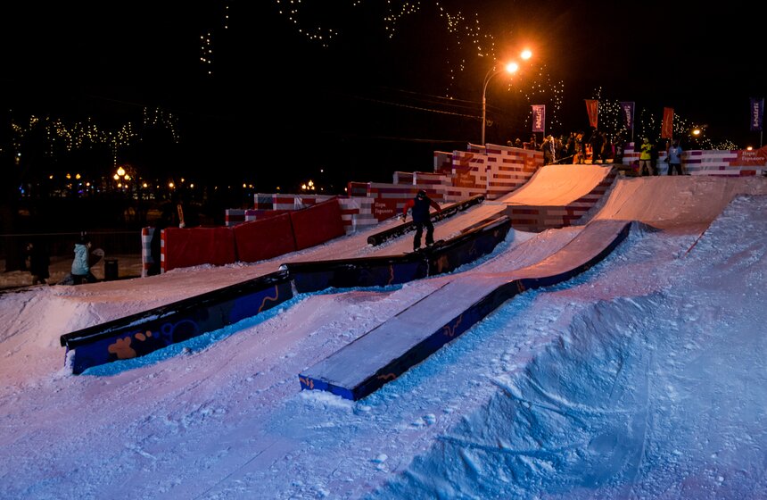 Сноубордический парк CITY SPOT в парке Горького 13 фото