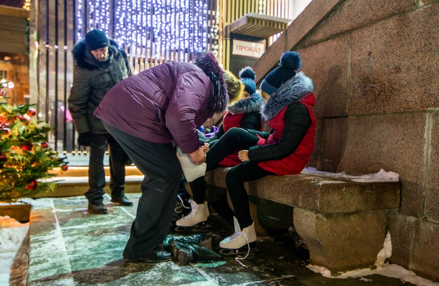 На Патриарших прудах открылся старейший каток Москвы 19 фото