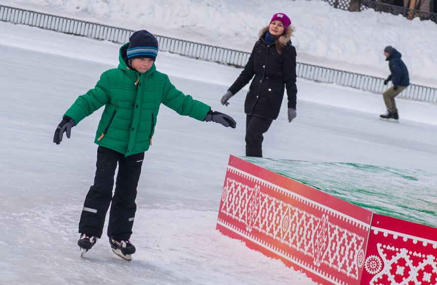 На Патриарших прудах открылся старейший каток Москвы 2 фото