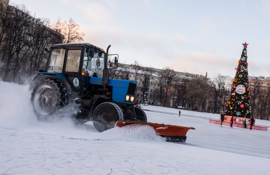 На Патриарших прудах открылся старейший каток Москвы 7 фото