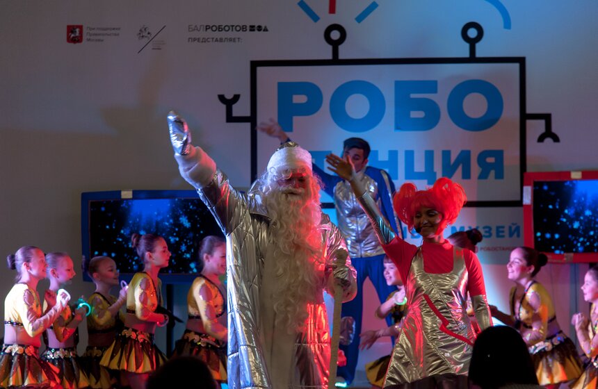 Елка на "Робостанции" 36 фото