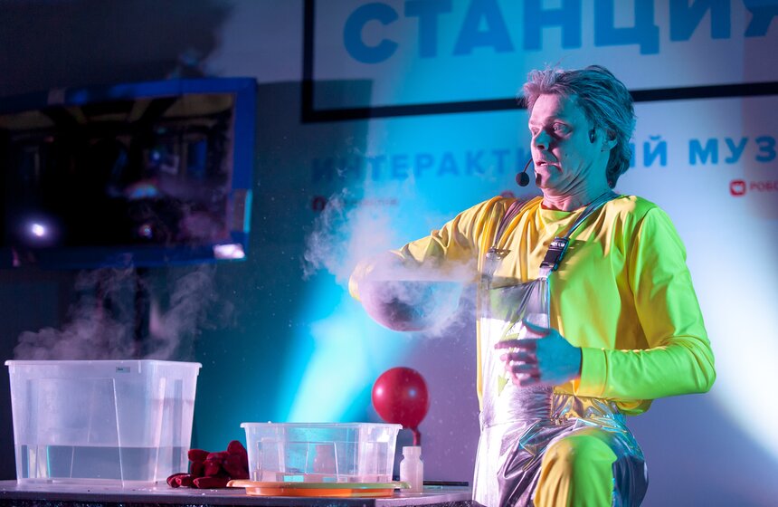 Елка на "Робостанции" 30 фото