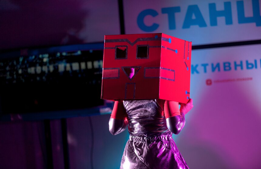 Елка на "Робостанции" 24 фото