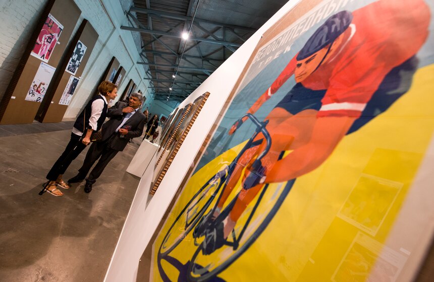 Выставка спортивных советских плакатов "Больше жизни" 15 фото