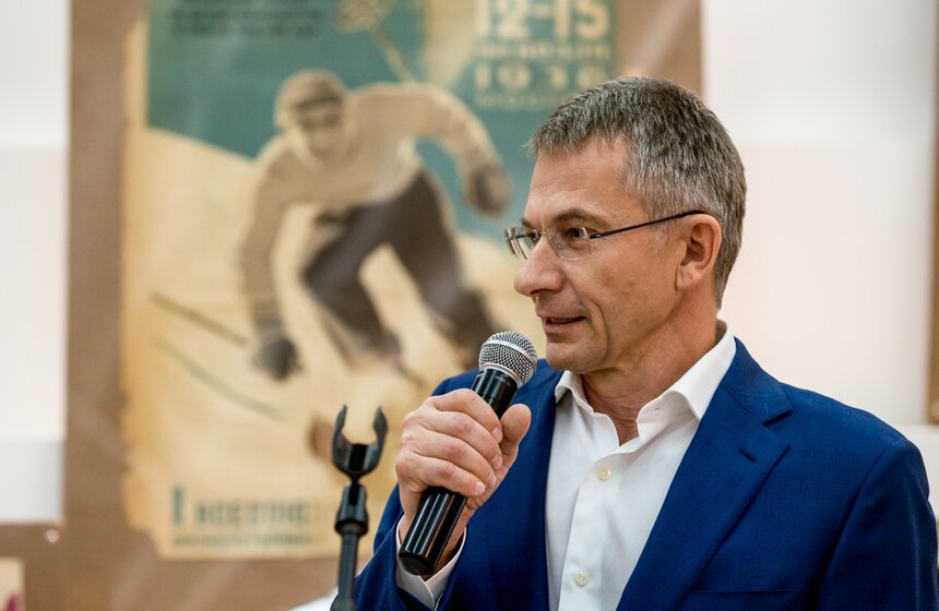 Выставка спортивных советских плакатов "Больше жизни" 11 фото