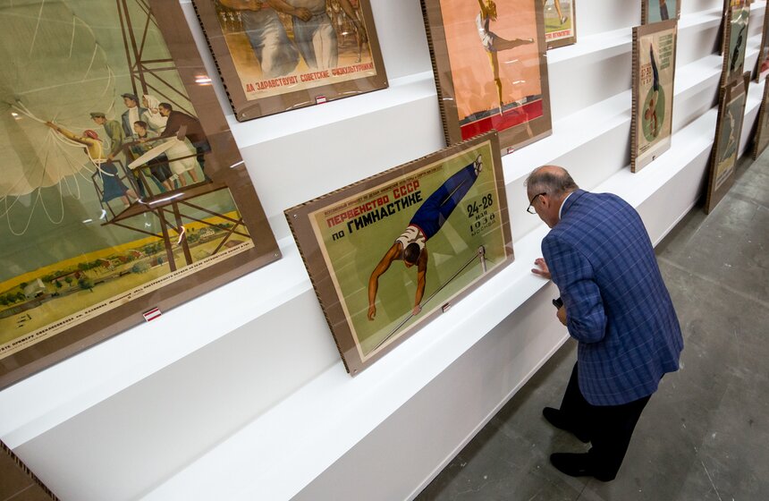 Выставка спортивных советских плакатов "Больше жизни" 26 фото