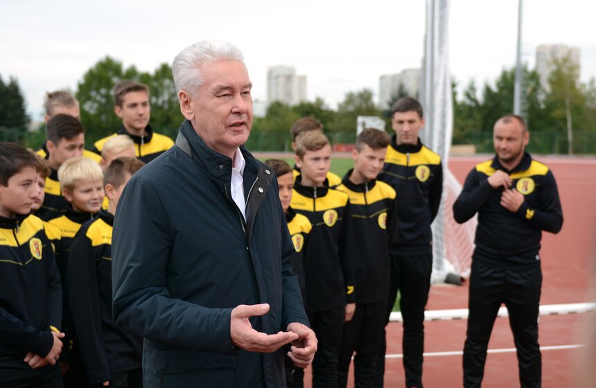 Футбольное поле на территории Олимпийской деревни 7 фото