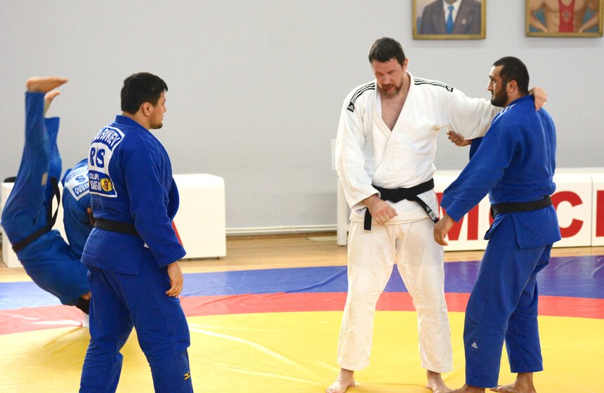 Футбольное поле на территории Олимпийской деревни 19 фото