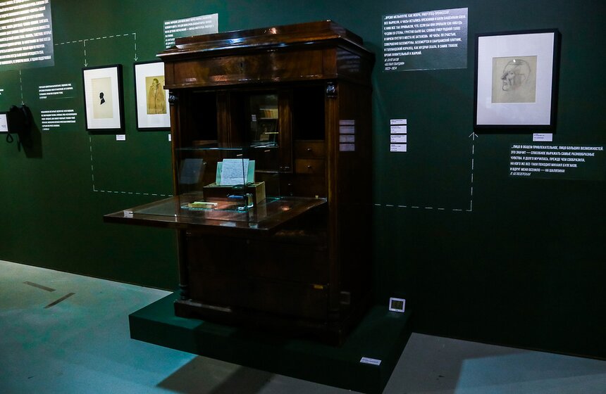 Выставка "Булгаков vs Маяковский" в галерее "На Шаболовке" 2 фото