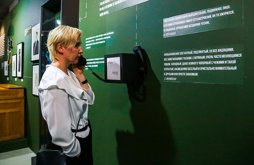 Выставка "Булгаков vs Маяковский" в галерее "На Шаболовке" 8 фото