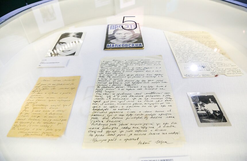 Выставка "Булгаков vs Маяковский" в галерее "На Шаболовке" 10 фото