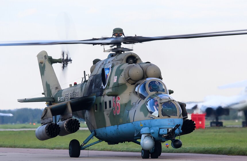 Пилотажные группы выступили в Кубинке перед форумом "Армия-2016" 19 фото