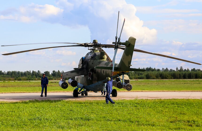 Пилотажные группы выступили в Кубинке перед форумом "Армия-2016" 16 фото