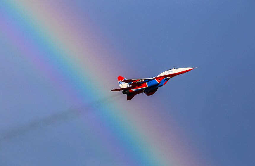 Пилотажные группы выступили в Кубинке перед форумом "Армия-2016" 18 фото