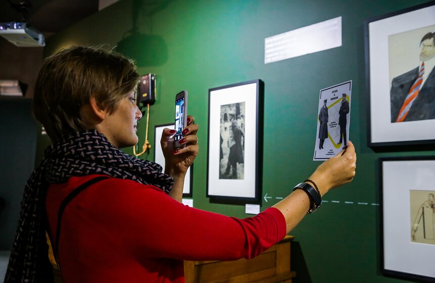 Выставка "Булгаков vs Маяковский" в галерее "На Шаболовке" 15 фото