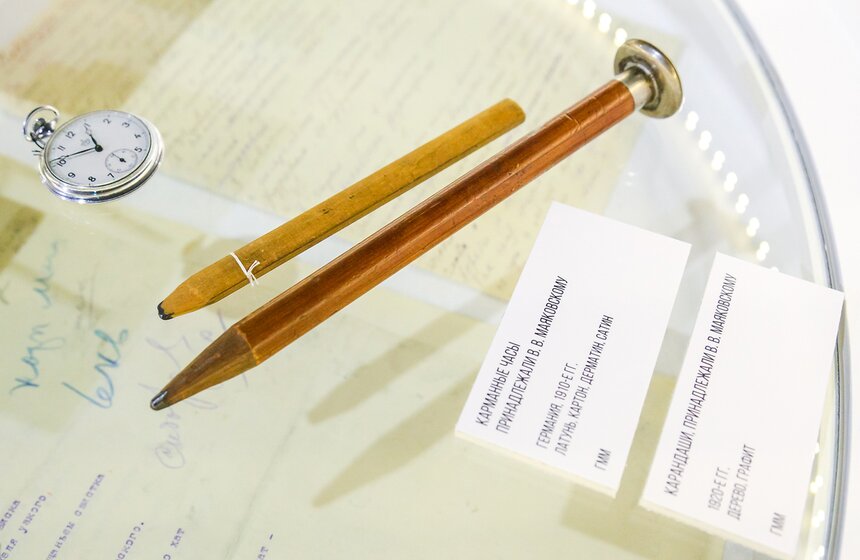 Выставка "Булгаков vs Маяковский" в галерее "На Шаболовке" 17 фото