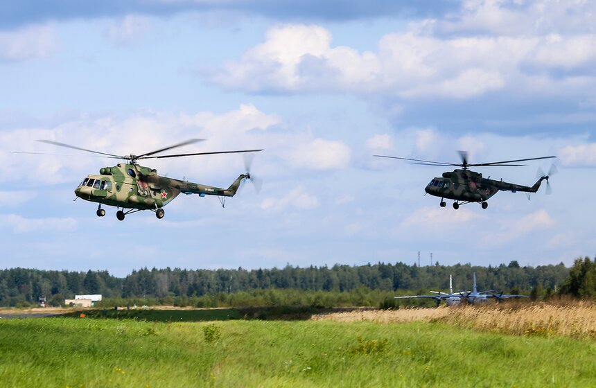 Пилотажные группы выступили в Кубинке перед форумом "Армия-2016" 41 фото
