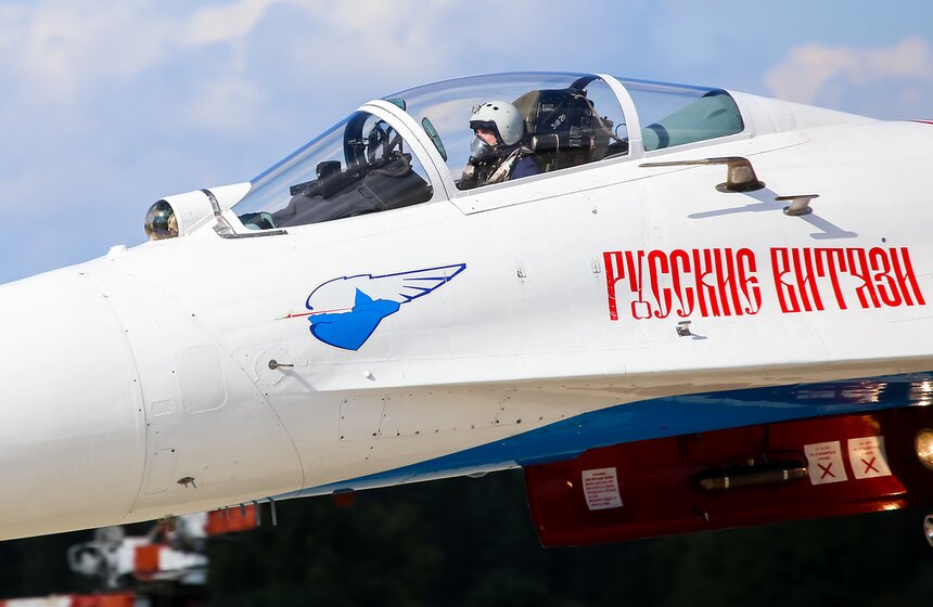 Пилотажные группы выступили в Кубинке перед форумом "Армия-2016" 43 фото