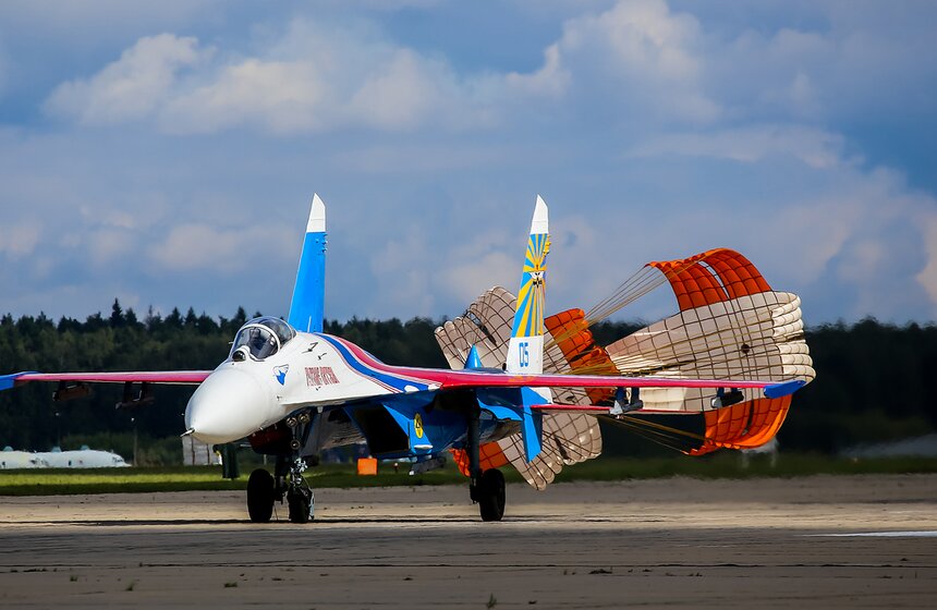 Пилотажные группы выступили в Кубинке перед форумом "Армия-2016" 33 фото
