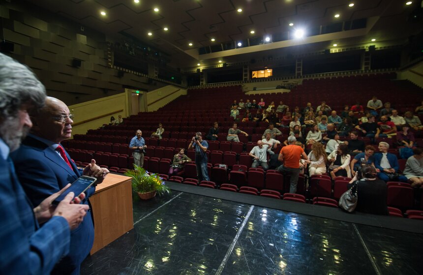 Сбор труппы театра "Сатирикон" 8 фото