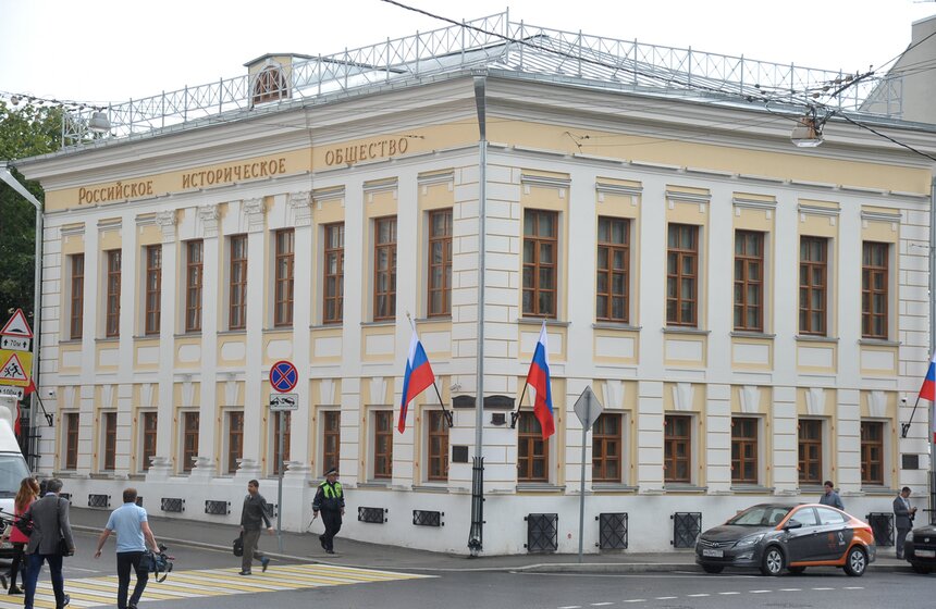 Открылась выставка археологических находок программы "Моя улица" 1 фото