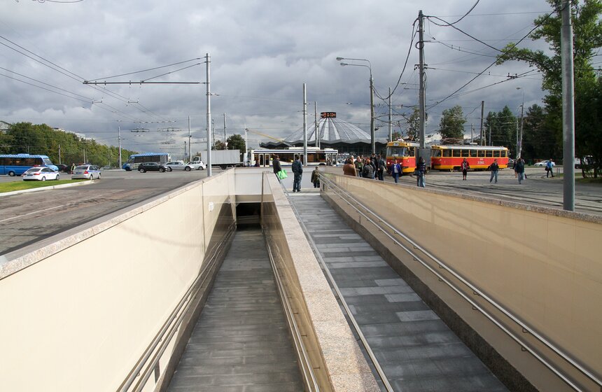 Мэр открыл пешеходный переход у метро "Университет" 1 фото