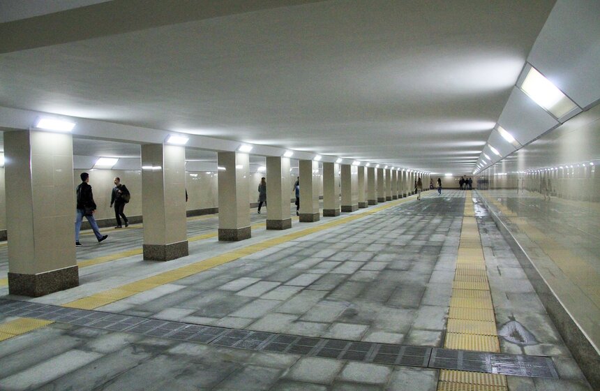 Мэр открыл пешеходный переход у метро "Университет" 4 фото