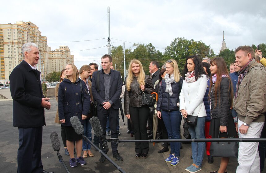 Мэр открыл пешеходный переход у метро "Университет" 16 фото