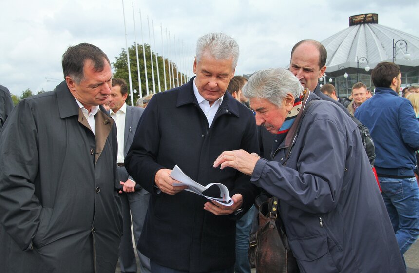 Мэр открыл пешеходный переход у метро "Университет" 17 фото