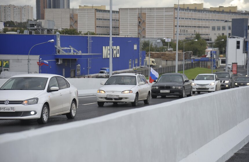 Сергей Собянин открыл движение по эстакаде на Рябиновой улице 29 фото