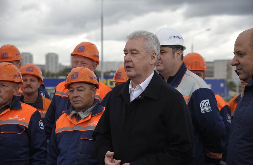 Сергей Собянин открыл движение по эстакаде на Рябиновой улице 23 фото