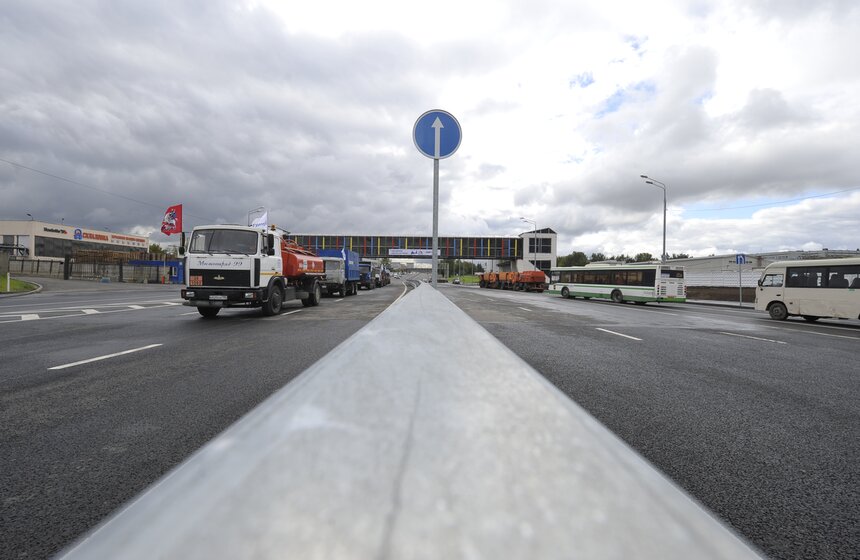 Сергей Собянин открыл движение по эстакаде на Рябиновой улице 8 фото