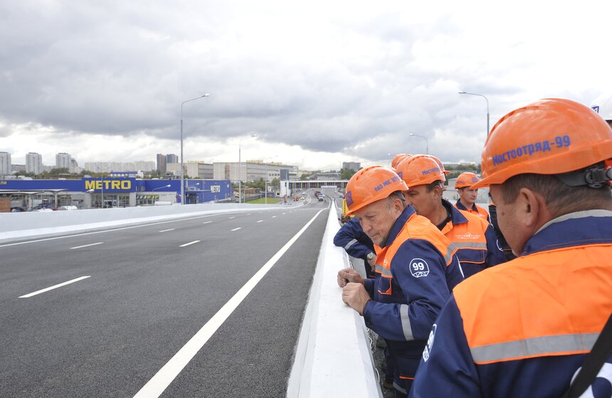 Сергей Собянин открыл движение по эстакаде на Рябиновой улице 6 фото