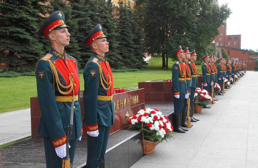 Церемония возложения цветов к Могиле Неизвестного Солдата 30 фото