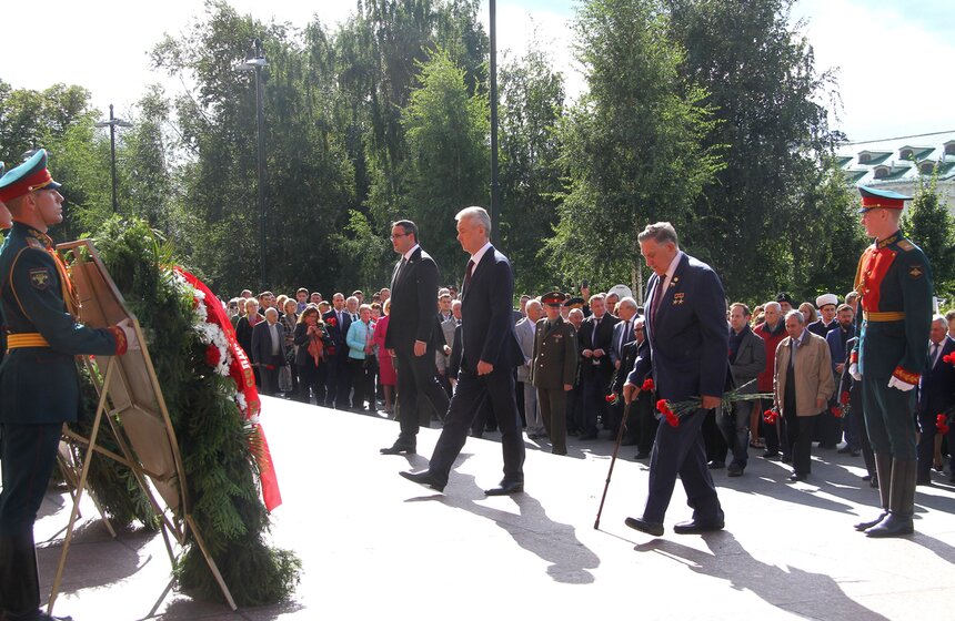 Церемония возложения цветов к Могиле Неизвестного Солдата 12 фото