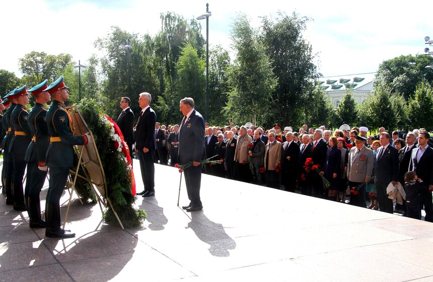 Церемония возложения цветов к Могиле Неизвестного Солдата 14 фото