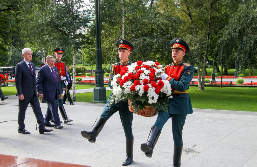 Церемония возложения цветов к Могиле Неизвестного Солдата 7 фото