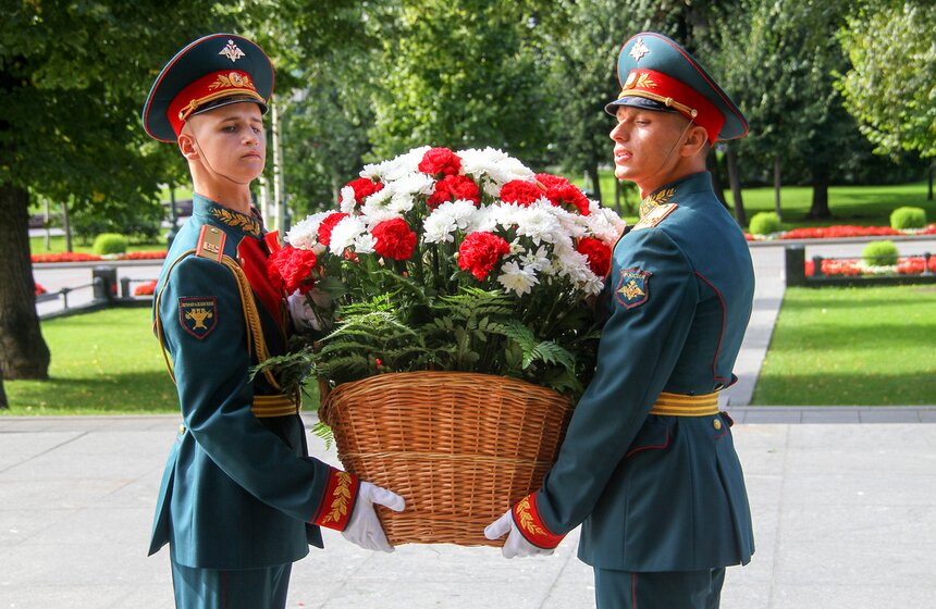 Церемония возложения цветов к Могиле Неизвестного Солдата 6 фото